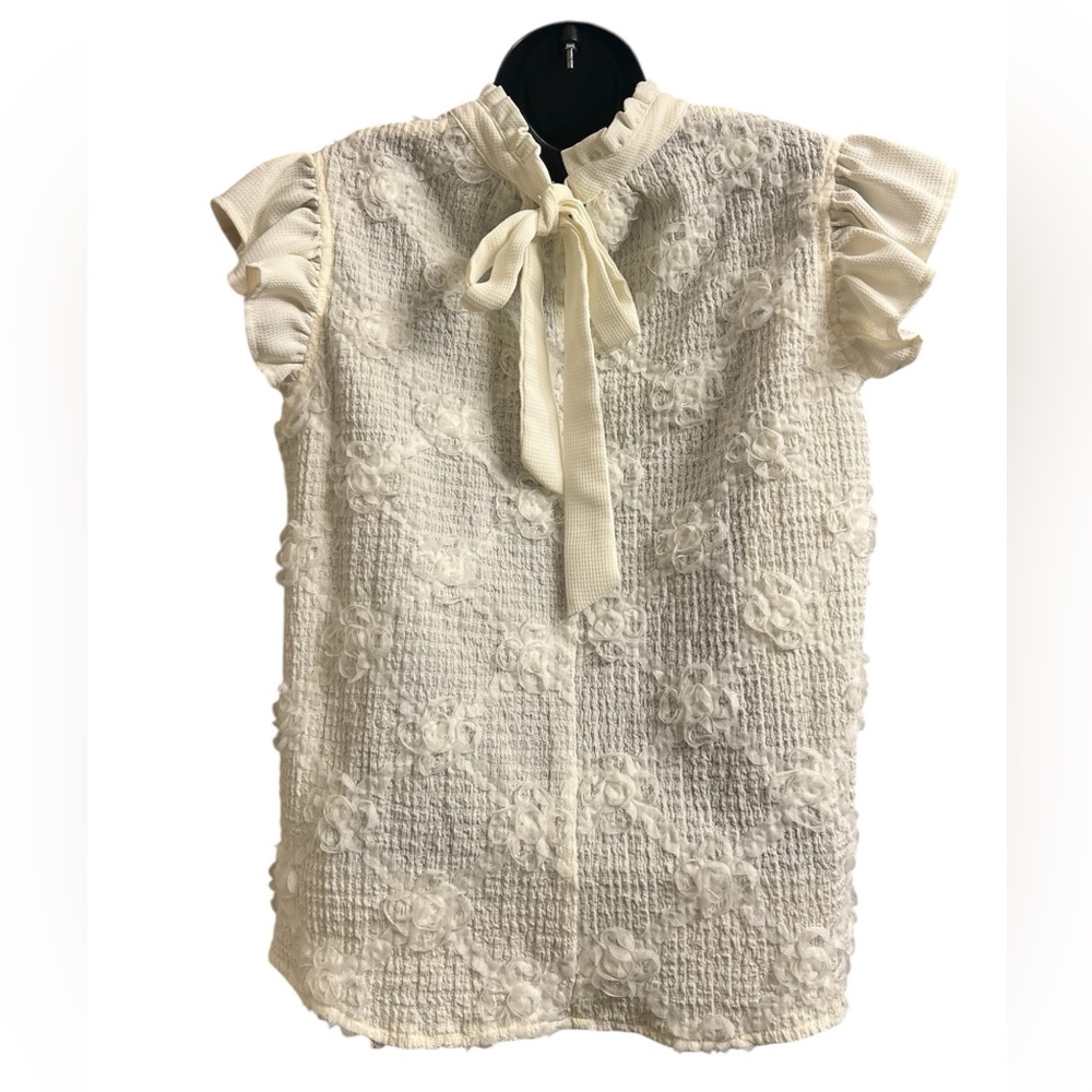 Voy Women’s Cream Floral Textured Ruffle Sleeve Top Sz S - Picture 2 of 9